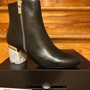 DKNY Womens Crosbi Ankle Block Heel Booties-Size 8